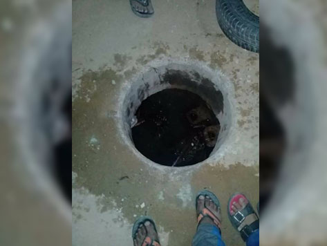 مصرع طفل سقط في بالوعة صرف صحي بالعاشر من رمضان 11 مصرع طفل سقط في بالوعة صرف صحي بالعاشر من رمضان9
