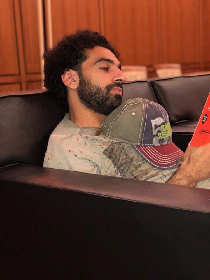 الكتاب الذى يقرأه محمد صلاح الآن 