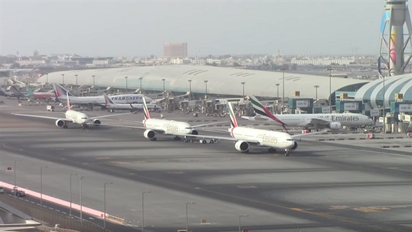 مطار دبي يلغي مئات الرحلات الجوية