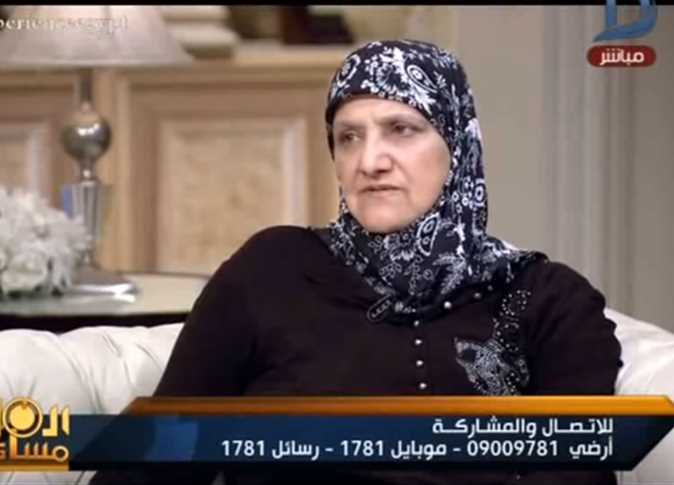 والدة منى المذبوح تبكي على الهواء