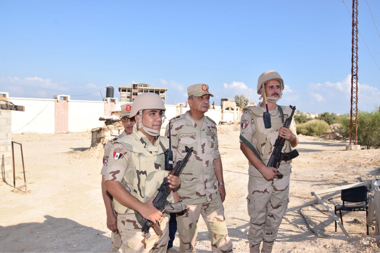 الدفاع يتفقد القوات بشمال سيناء3