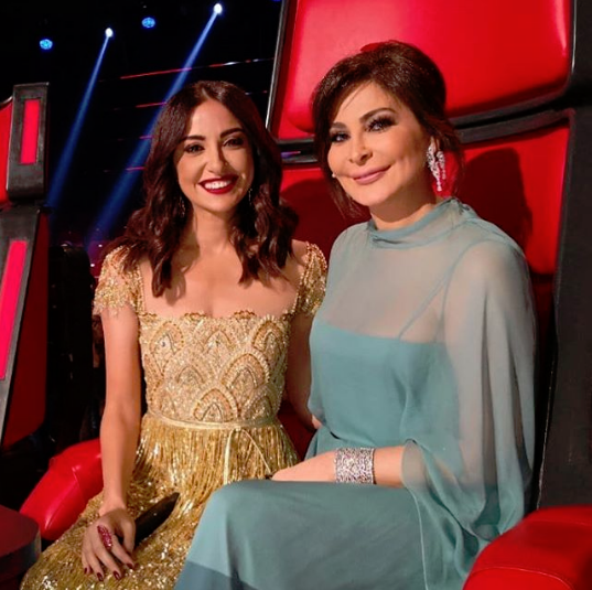 هكذا كانت إليسا في كواليس The voice رغم مرضها 1 إليسا في كواليس The voice