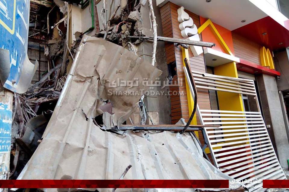 رفع مخلفات هدم تعديات مطعم شهير ومول بالزقازيق 4 رفع مخلفات 3