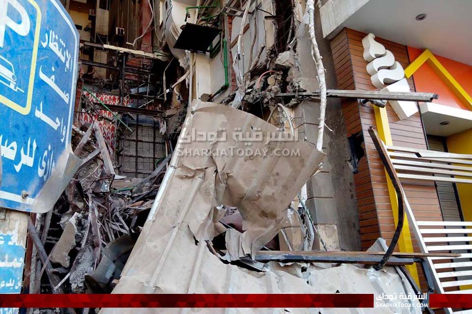 رفع مخلفات هدم تعديات مطعم شهير ومول بالزقازيق 2 مخلفات الهدم 2