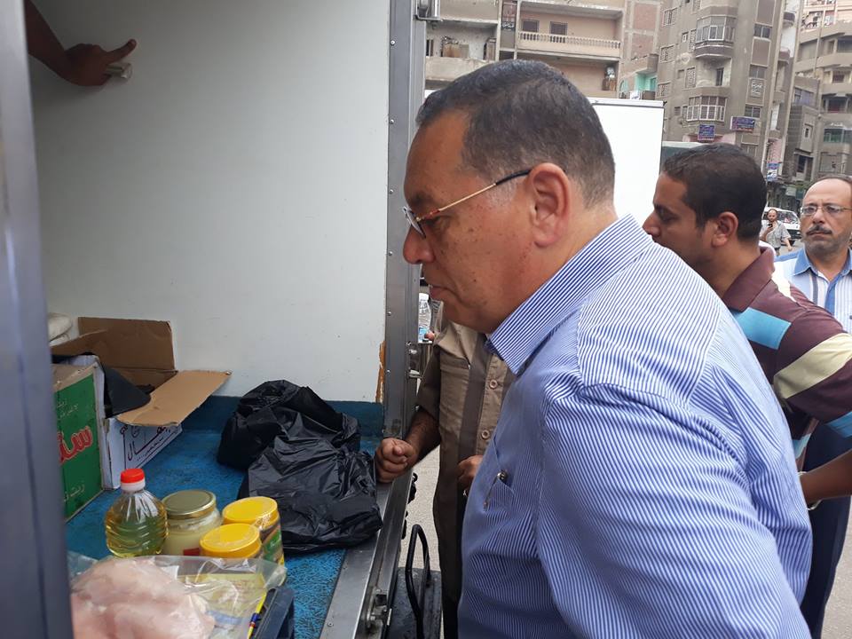 محافظ الشرقية يتجول بشوارع الزقازيق ويستمع لشكاوى المواطنين 2 محافظ الشرقية يتجول بشوارع الزقازيق ويستمع لشكاوى المواطنين