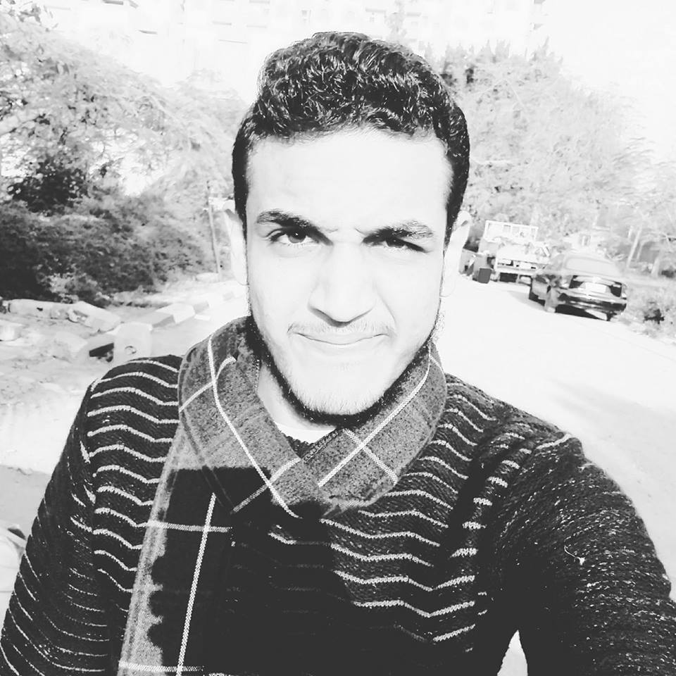 الحزن يسيطر على طلاب جامعة الزقازيق بعد وفاة «محمد جمال» 4 الحزن يسيطر على طلاب جامعة الزقازيق بعد وفاة «محمد جمال»