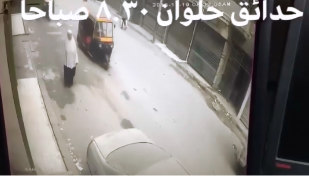 بسبب التوك توك .. سيدة تتعرض لحادث مروع 10 رؤ