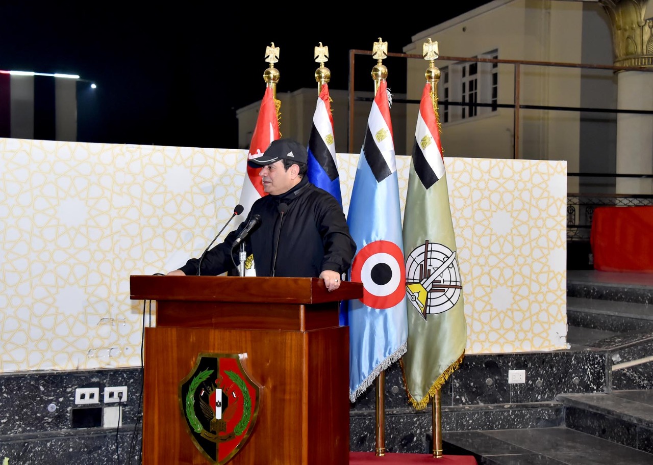 السيسى يزور الكلية الحربية ويلتقى طلابها 12 السيسى يزور الكلية الحربية ويلتقى طلابها 5