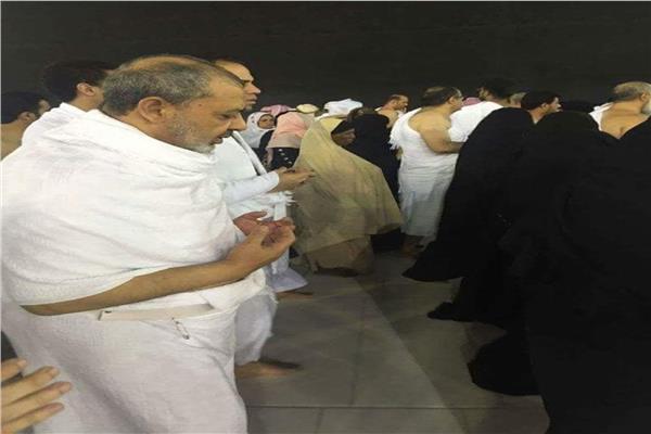 شيخ الأزهر يؤدي العمرة مع الزوار والمعتمرين