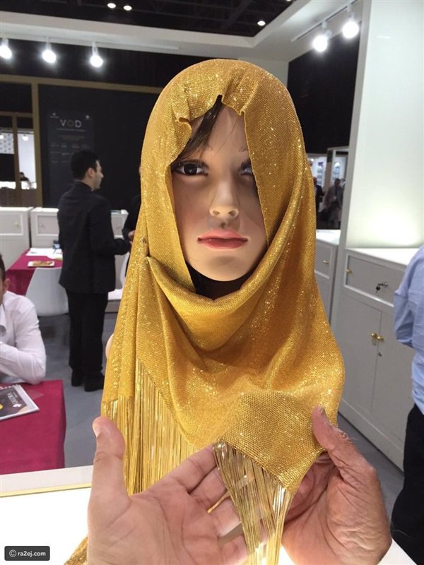 ترتدي حجاب من الذهب بسعر لا يصدق فتاة ترتدي حجاب من الذهب بسعر لا يصدق