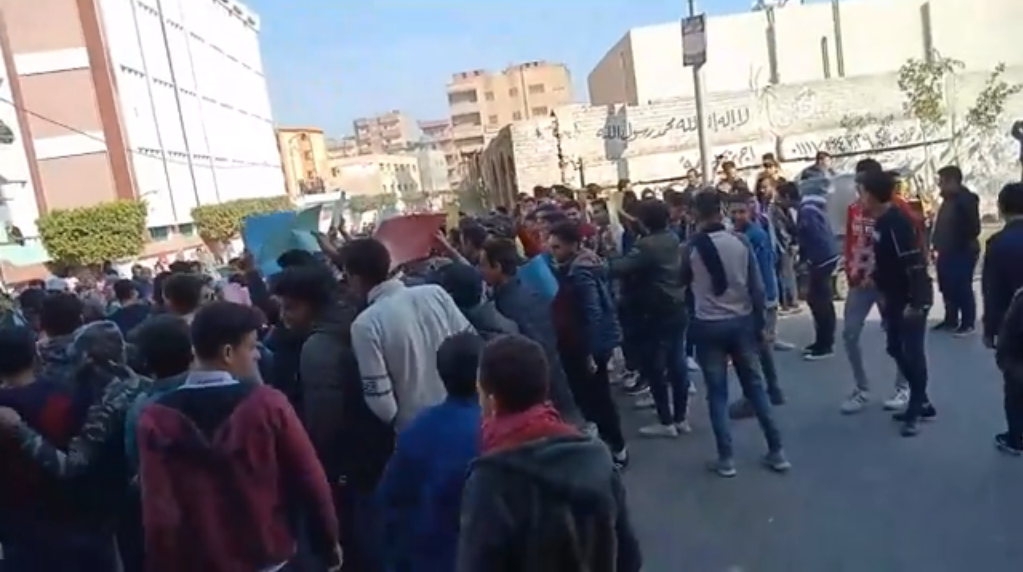 وقفات احتجاجية لأهالي القنايات للمطالبة بعودة الطالبة «منه» المختفية 2