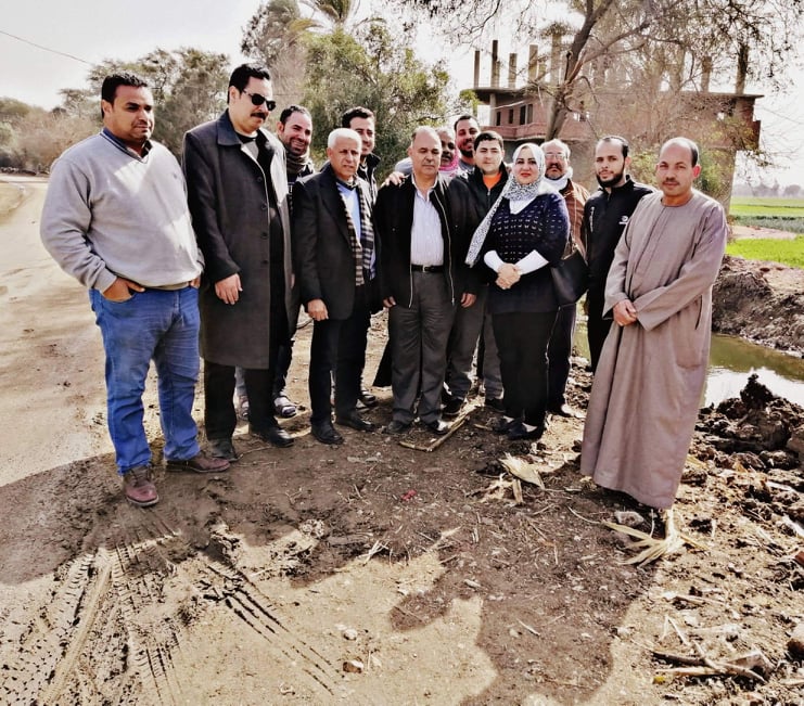 أعمال صيانة طريق الموت بقرية كفر أباظة بالزقازيق