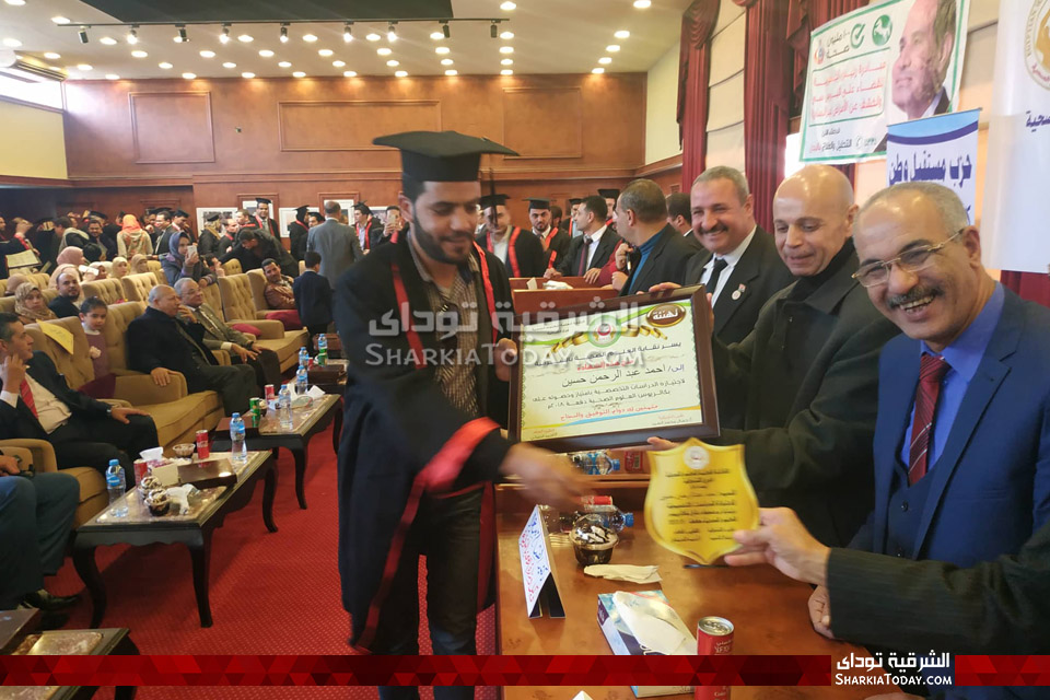 معهد العلوم الصحية بالزقازيق يخرج أول دفعة ويؤهل لفرص عمل حكومية 17 تكريم10