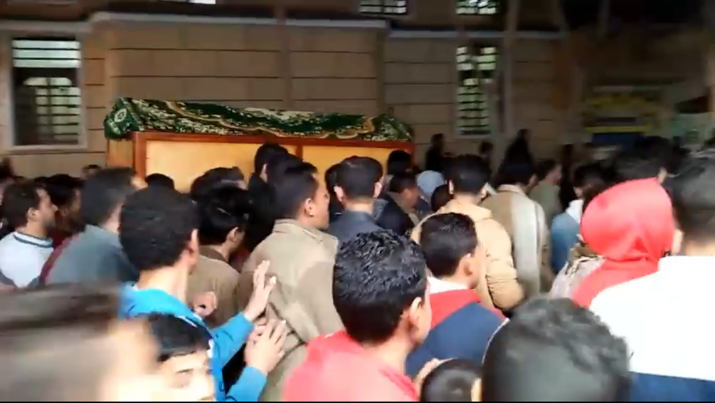 جنازة شعبية لطبيب فاقوس المقتول على يد مجهول 1 جنازة شعبية لطبيب فاقوس المقتول على يد مجهول