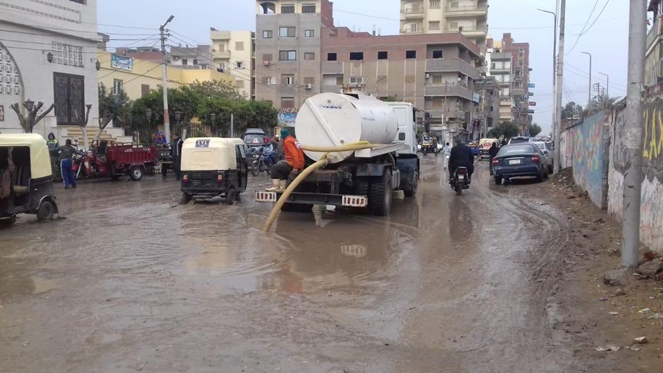 سحب مياه الامطار من شوارع وميداين مراكز الشرقية 5 سحب مياه الامطار من الشوراع والميادين..