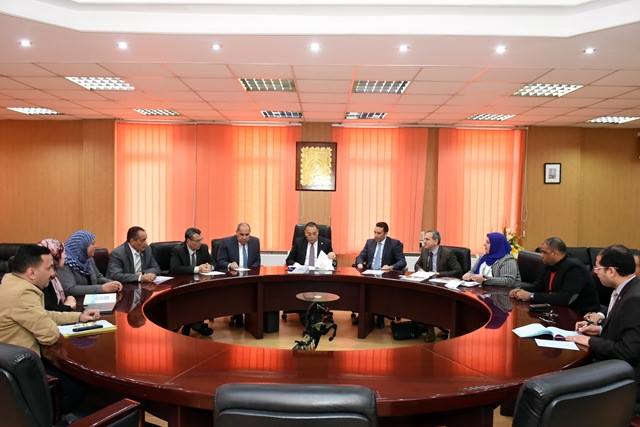 المحافظ يستقبل وفدًا من جمعية مستثمري العاشر من رمضان 11 المحافظ يستقبل وفدًا من جمعية مستثمري العاشر من رمضان لإنشاء مدارس التعليم الفني المزدوج