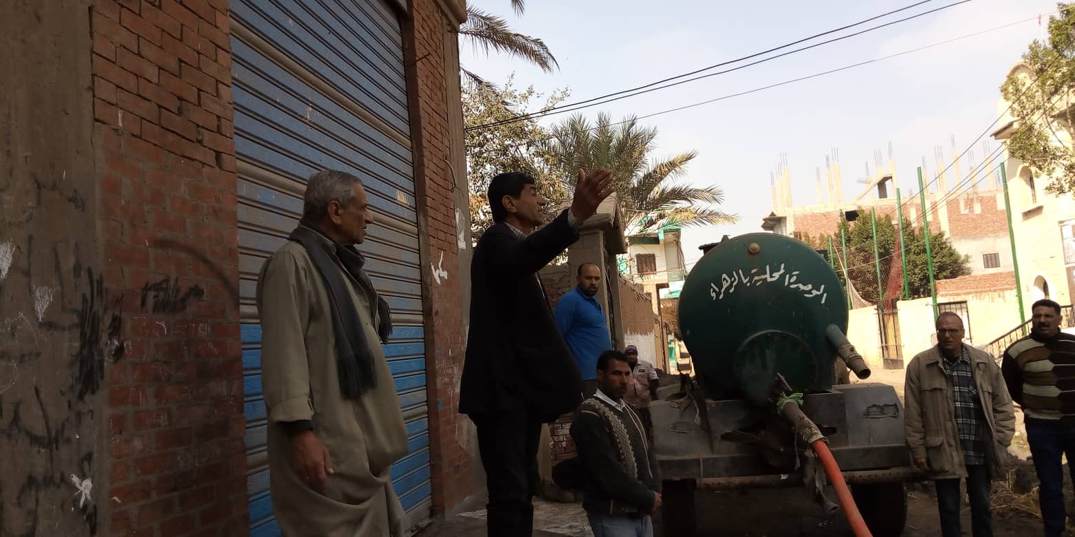سحب مياه الصرف الصحي بكفر أباظة بالزقازيق استجابة لما نشرناه 2 سحب مياه الصرف الصحي بكفر أباظة بالزقازيق