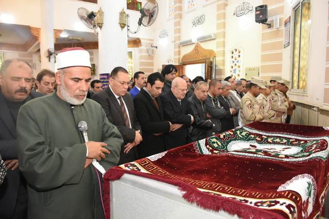 محافظ الشرقية ومدير الأمن يشيعان جثمان النقيب «محمد الكردي» 2 محافظ الشرقية ومدير الأمن يشيعان جثمان النقيب «محمد الكردي»