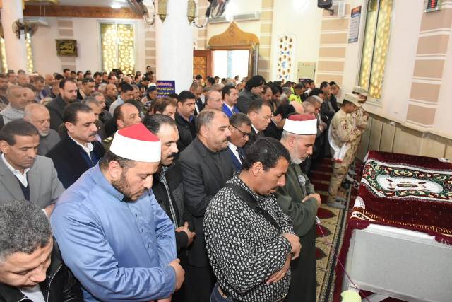 محافظ الشرقية ومدير الأمن يشيعان جثمان النقيب «محمد الكردي» 3 محافظ الشرقية ومدير الأمن يشيعان جثمان النقيب «محمد الكردي»