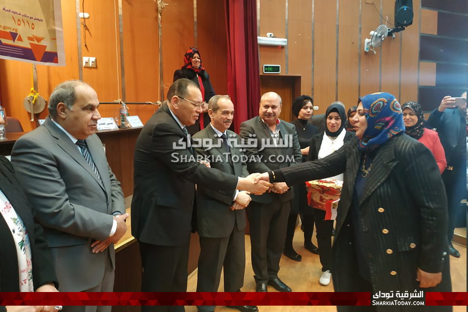 محافظ الشرقية يشهد احتفالية المرأة المصرية ويكرم الأمهات المثالية 1 محافظ الشرقية يشهد تكريم الأمهات