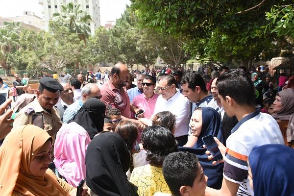 محافظ الشرقية يشارك المواطنين احتفالهم بشم النسيم بحديقة حيوان الزقازيق