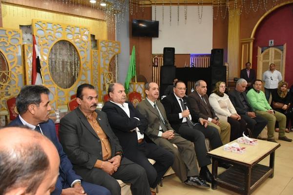 محافظ الشرقية يشارك عدد من العاملين بأبوحماد وبلبيس والقرين الإفطار3