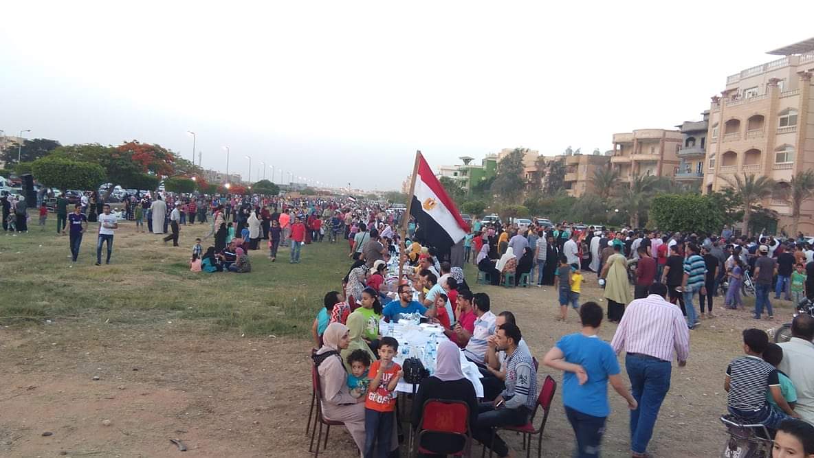 أطول مائدة إفطار في مصر بالعاشر من رمضان