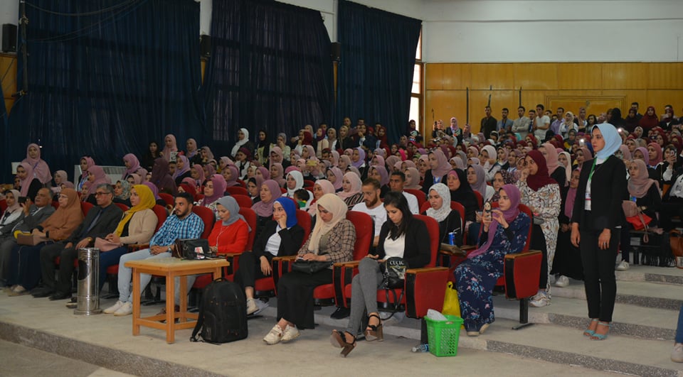 تكريم الطلاب الفائزين في مشروعات تخرج الدفعة ٣٤ بأعلام الزقازيق 4