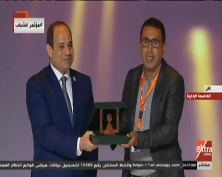 السيسي يكرم ابن الشرقية صاحب فكرة عربية الحواديت 9 السيسي يكرم ابن الشرقية صاحب عربية الحواديت