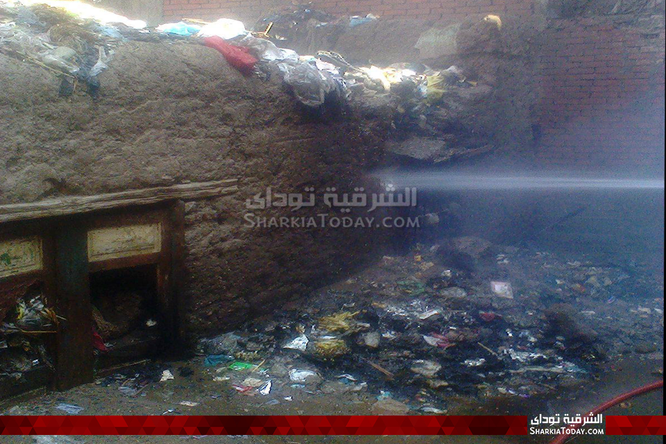 حريق هائل في منزل مهجور بأبوحماد 1 حريق هائل في منزل مهجور بأبوحماد