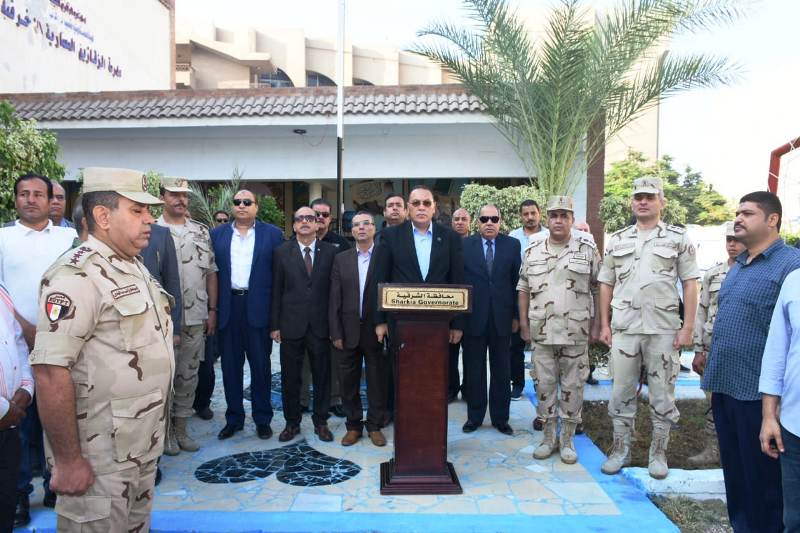 محافظ الشرقية يشهد طابور الصباح بمدرسة الزقازيق الزخرفية العسكرية5
