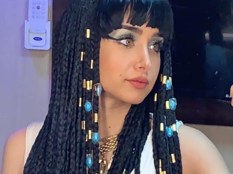 هنا الزاهد