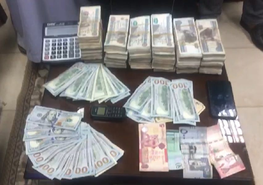 ضبط 3 متهمين بالشرقية لاتجارهم الغير مشروع في النقد الأجنبي 1 المضبوطات