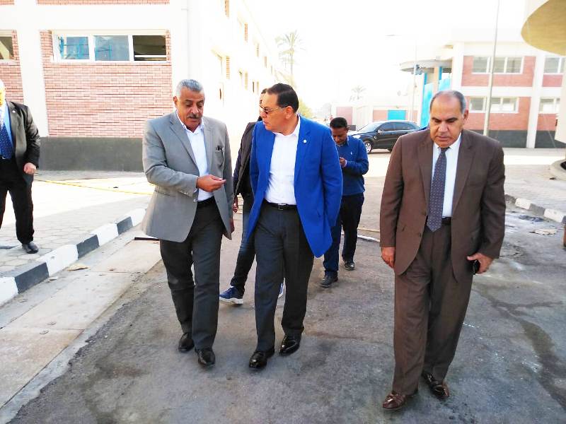 محافظ الشرقية يتفقد محطة مياه بتكلفة 325 مليون جنيه 2 محافظ الشرقية