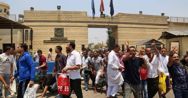 الإفراج عن 454 من نزلاء السجون بعفو رئاسي 1 العفو عن 454 نزيل