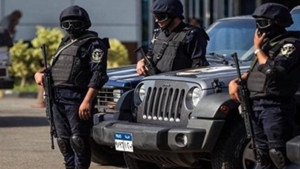 ضبط شخصين لبيع منتجات مجهولة المصدر على الفيس بوك 1 الفيس بوك