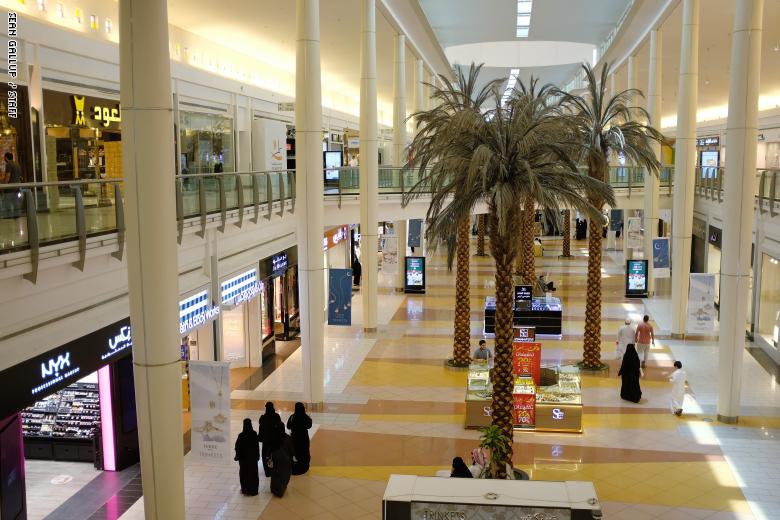 السعودية توافق على مد العمل لـ 24 ساعة بالأنشطة التجارية 1 السعودية
