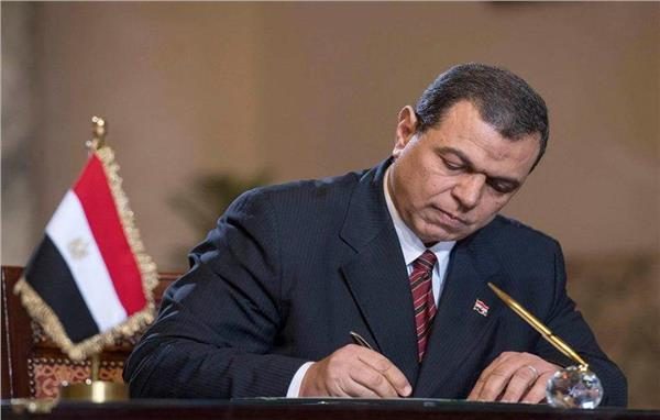 وزير القوى العاملة يوزع شهادات آمان للعاملة غير المنتظمة بالشرقية 6 20190921155316998 e1572431059135