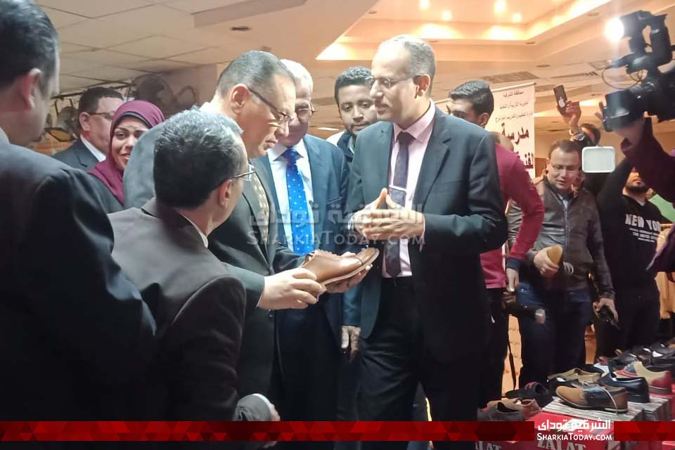 محافظ الشرقية يفتتح معرض منتجات التعليم المزدوج في نقابة المعلمين بالزقازيق 3 المحافظ 2314