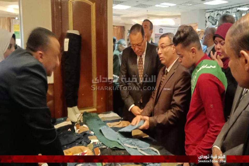 محافظ الشرقية يفتتح معرض منتجات التعليم المزدوج في نقابة المعلمين بالزقازيق 5 المحافظ 800