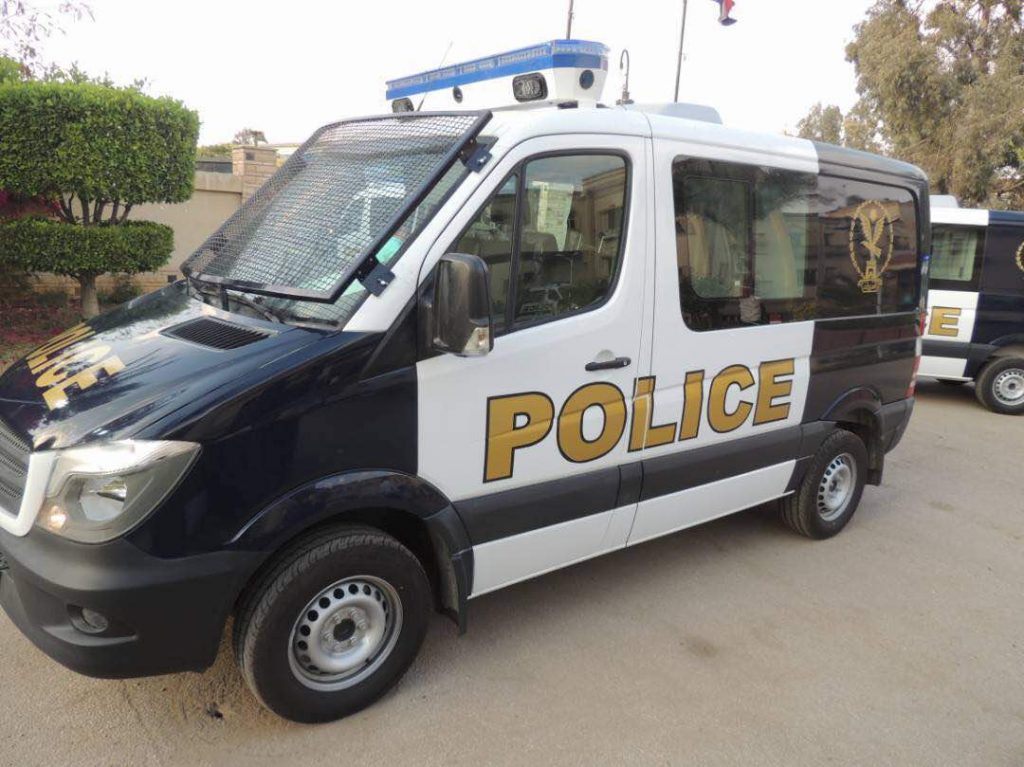 94581 سيارات الشرطة مدعمة بأجهزة حديثة