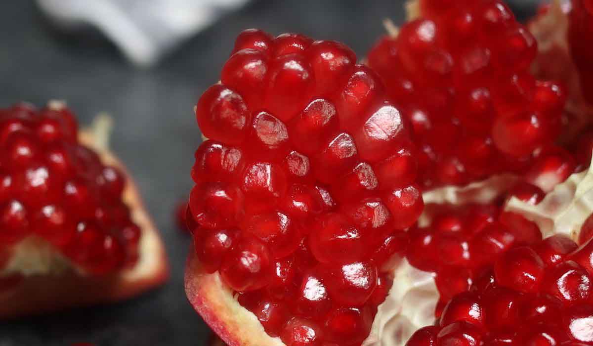 فوائد أكل حب الرمان