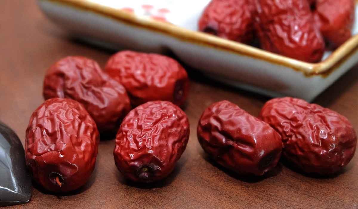ما هي فوائد الرطب الأحمر