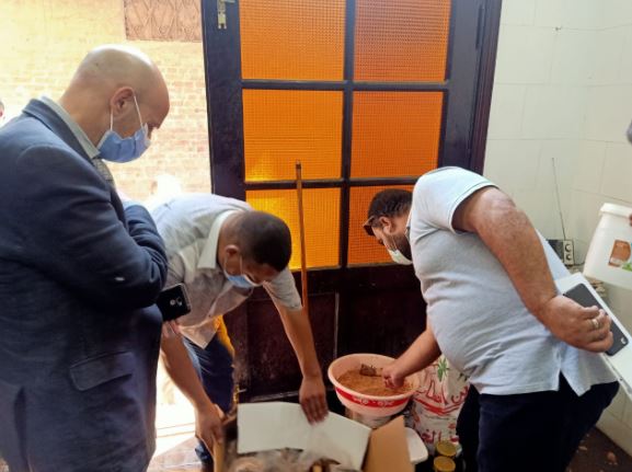 المنظر مقزز.. غلق مصنع منتجات ألبان بـ الشرقية لهذا السبب.. صور 1 ضبط مصنع مخالف