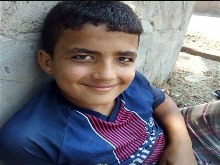مجرد من ملابسه.. العثور على طفل مشنوق ومعلق على شجرة بالمنوفية