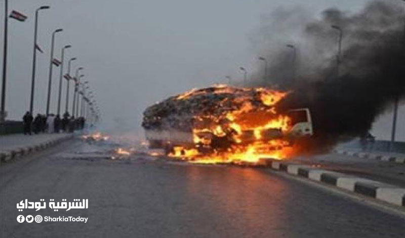 أول فيديو للحظة انفجار سيارة محملة باسطوانات غاز على طريق الاسماعيلية الصحراوي
