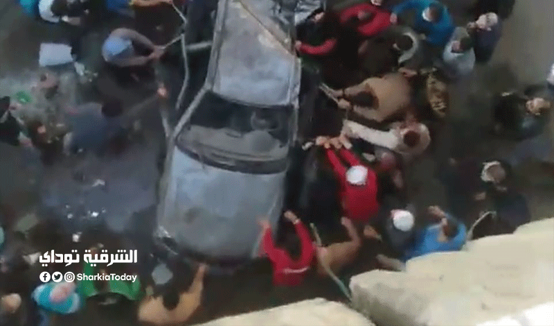 بالفيديو.. لحظة سقوط سيارة ملاكي من أعلى كوبري أكتوبر 1 سقوط سيارة ملاكي من أعلى كوبري أكتوبر