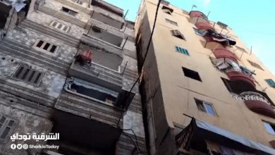 ميل مفاجيء في عقار سكني مكون من 10 أدوار.. والشرطة تخلي العقارات المجاورة