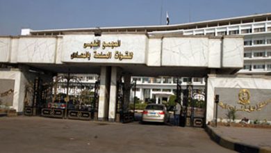 المجمع الطبى للقوات المسلحة بالمعادى يستضيف خبير عالمي في جراحة المخ والأعصاب