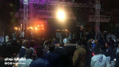 حسن شاكوش يتحدى القانون ويفتتح كوفى شوب مخالف ويقطع الطريق العام